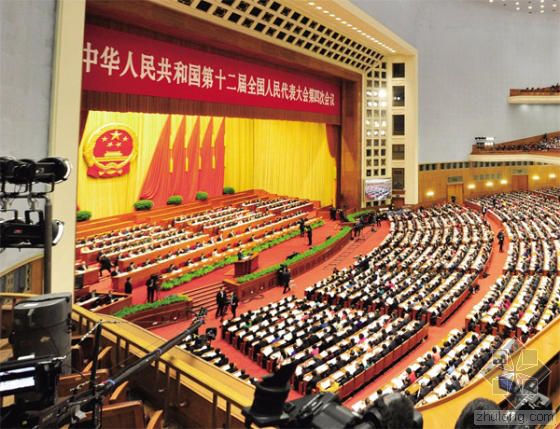 當日上午，國務(wù)院總理李克強在會上做了2016年政府工作報告。